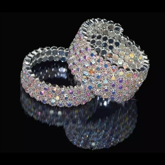 FIVE Row Crystal Rhinestone Bracelet. - Picture 1 of 4